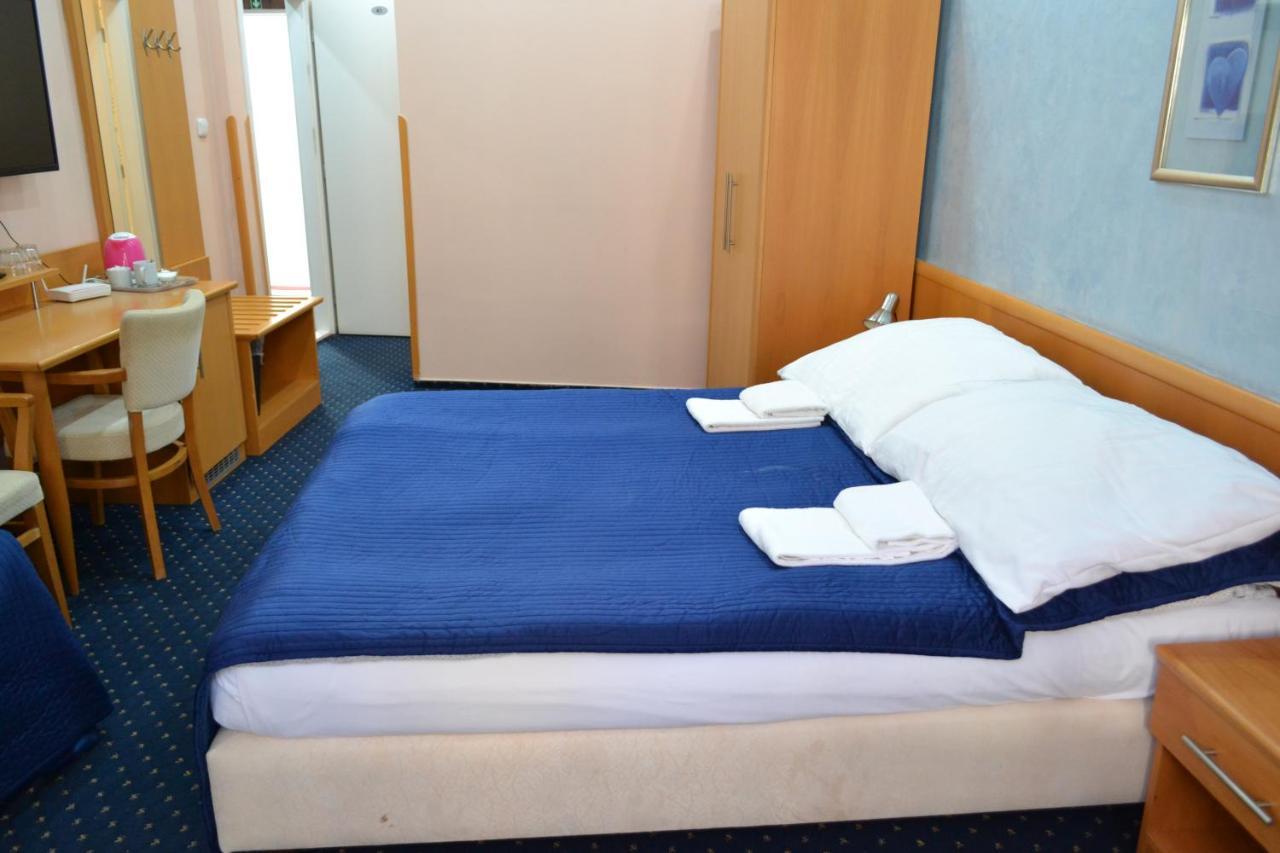 Aladin Praha Hotel Екстериор снимка